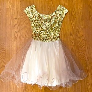 Delias Short sleeve gold sequin dress juniors 0